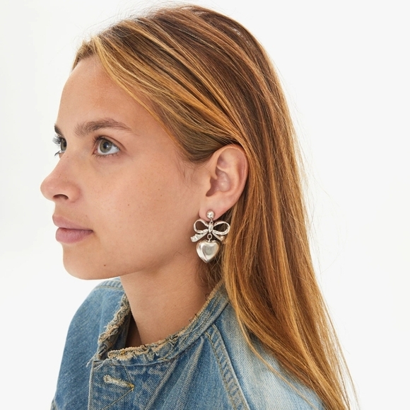 🔹️Piper K🔹️ Silver Heart And Bow  Statement Earrings ✨️🤍 - Picture 2 of 7